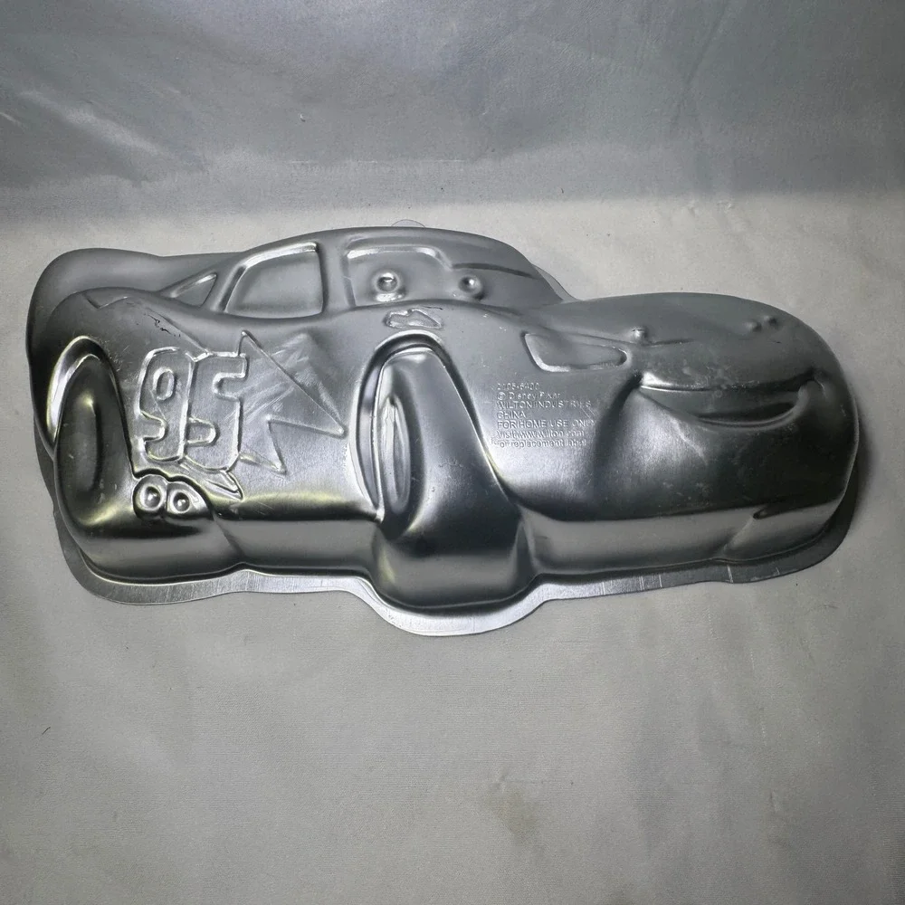Wilton Disney Pixar Cars Lightning McQueen Aluminum Cake Pan 2105-6400 Silver